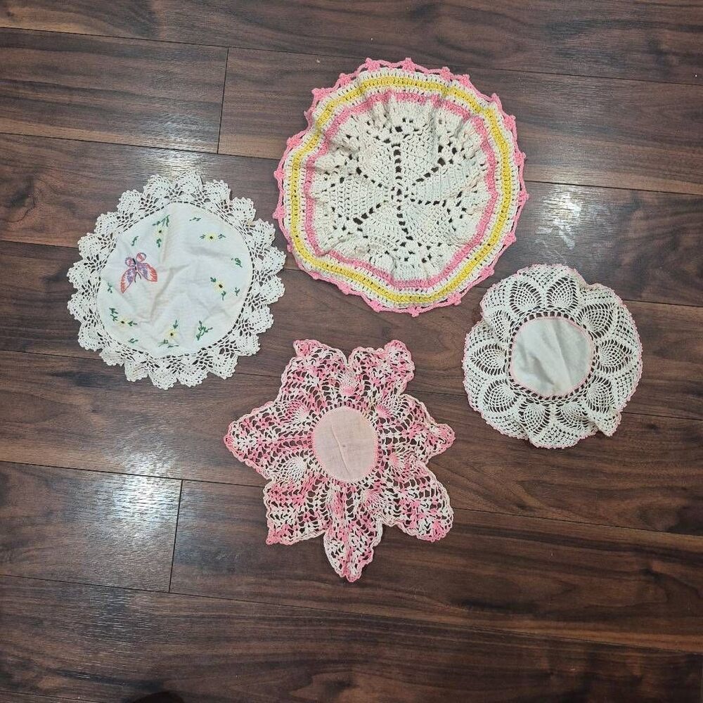 Crochet, 4 Vintage Pink & White Cotton Doilies Handmade